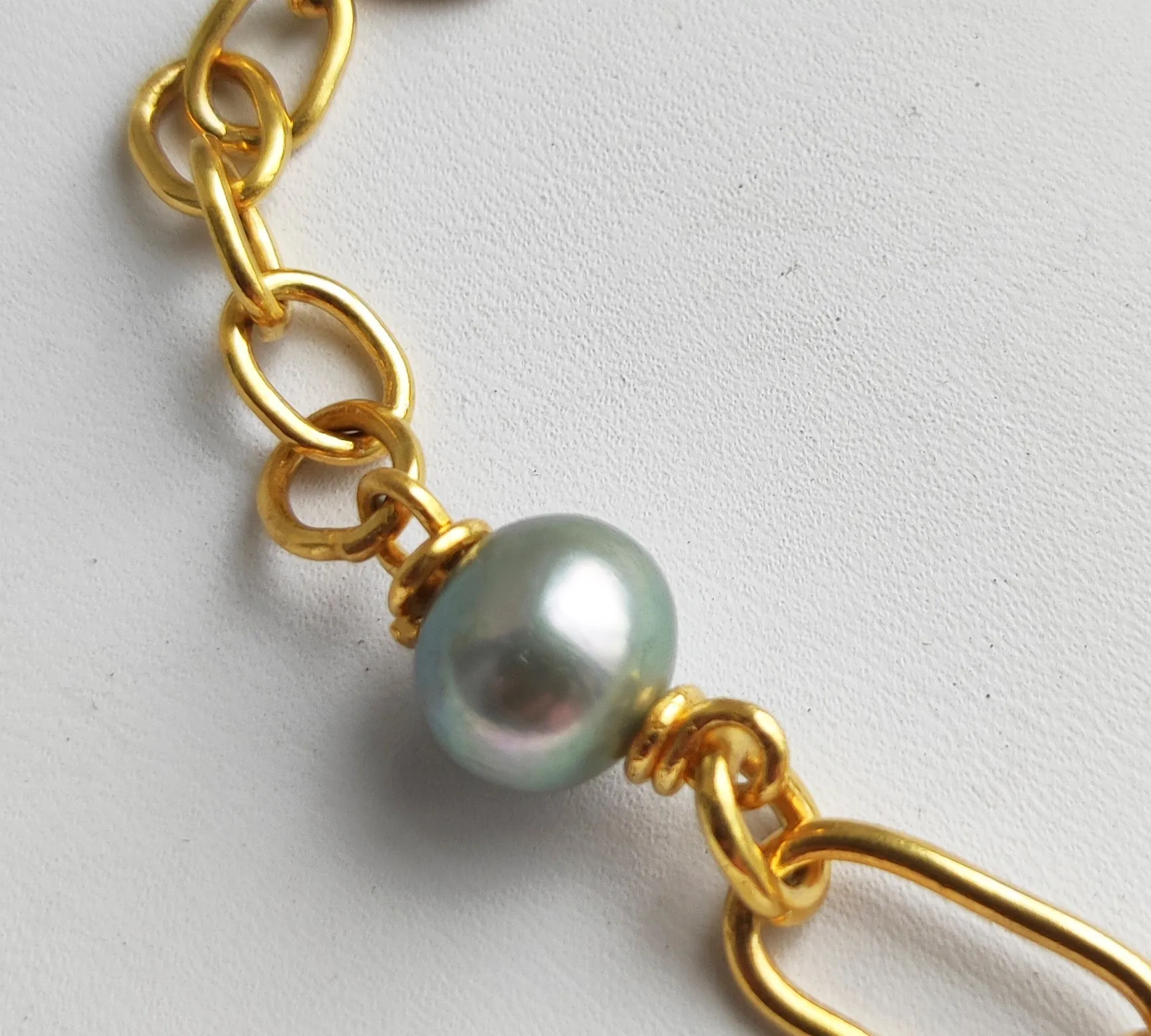 Black Pearl Gold Chain Bracelet