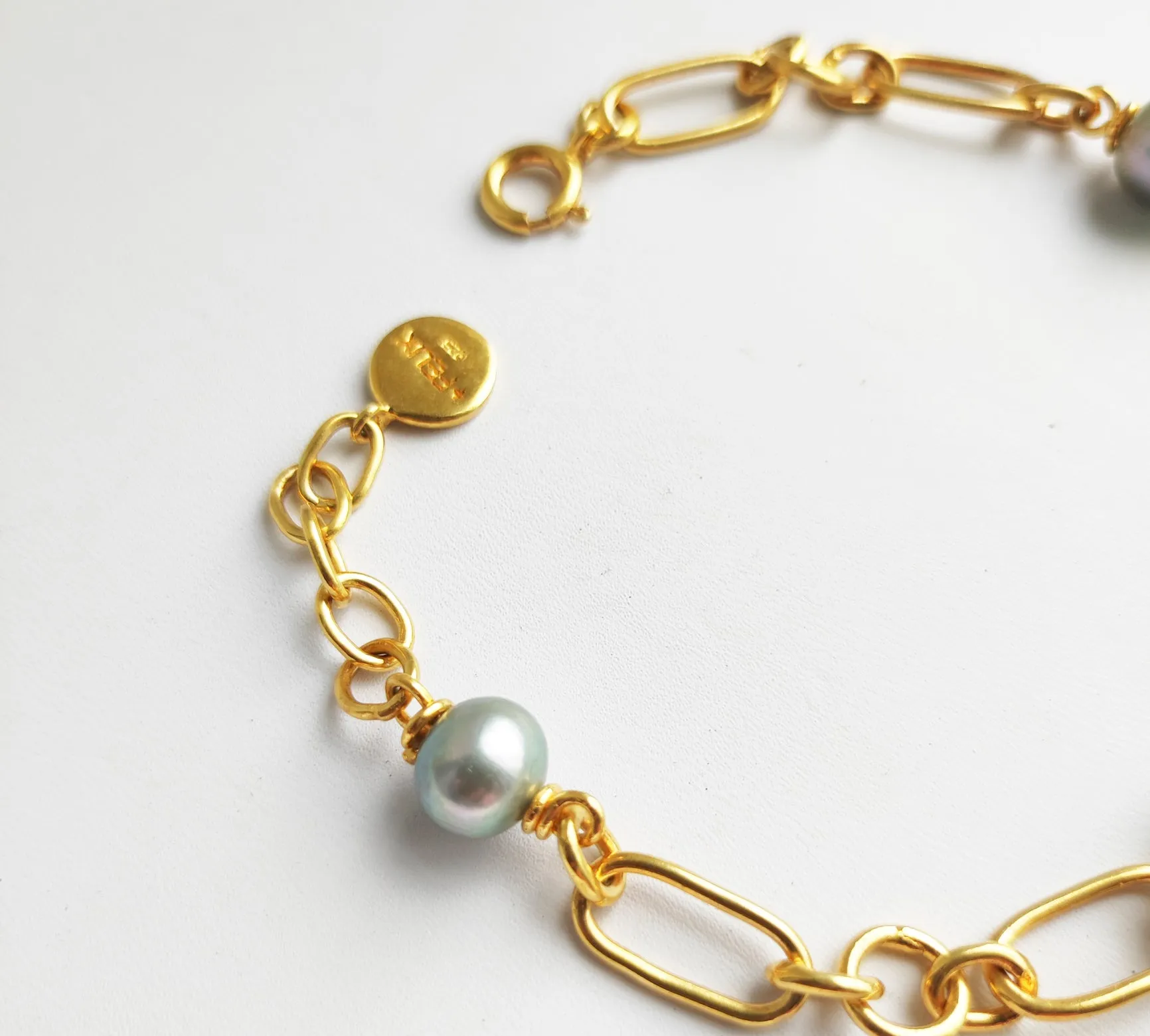 Black Pearl Gold Chain Bracelet
