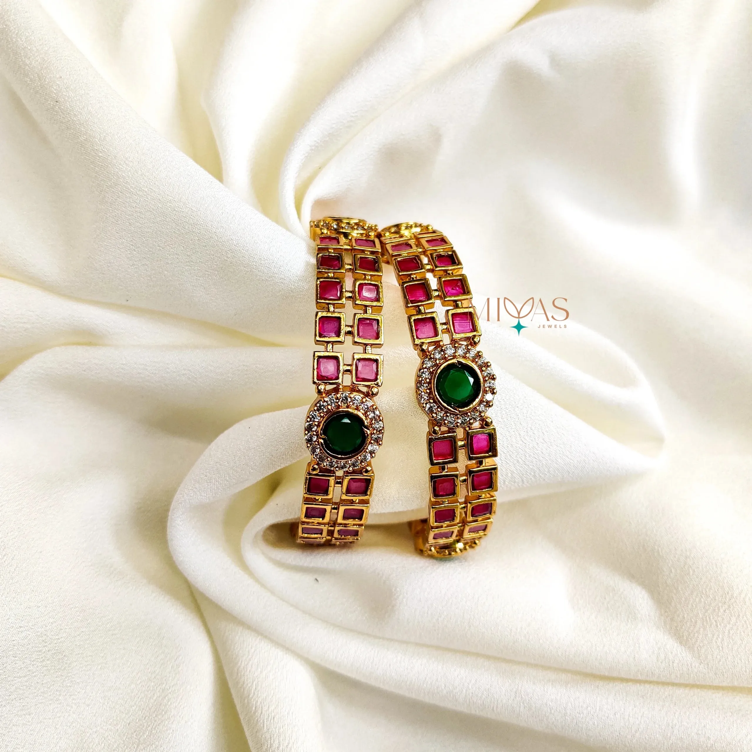 Dazzling Kemp AD Stone Bangle