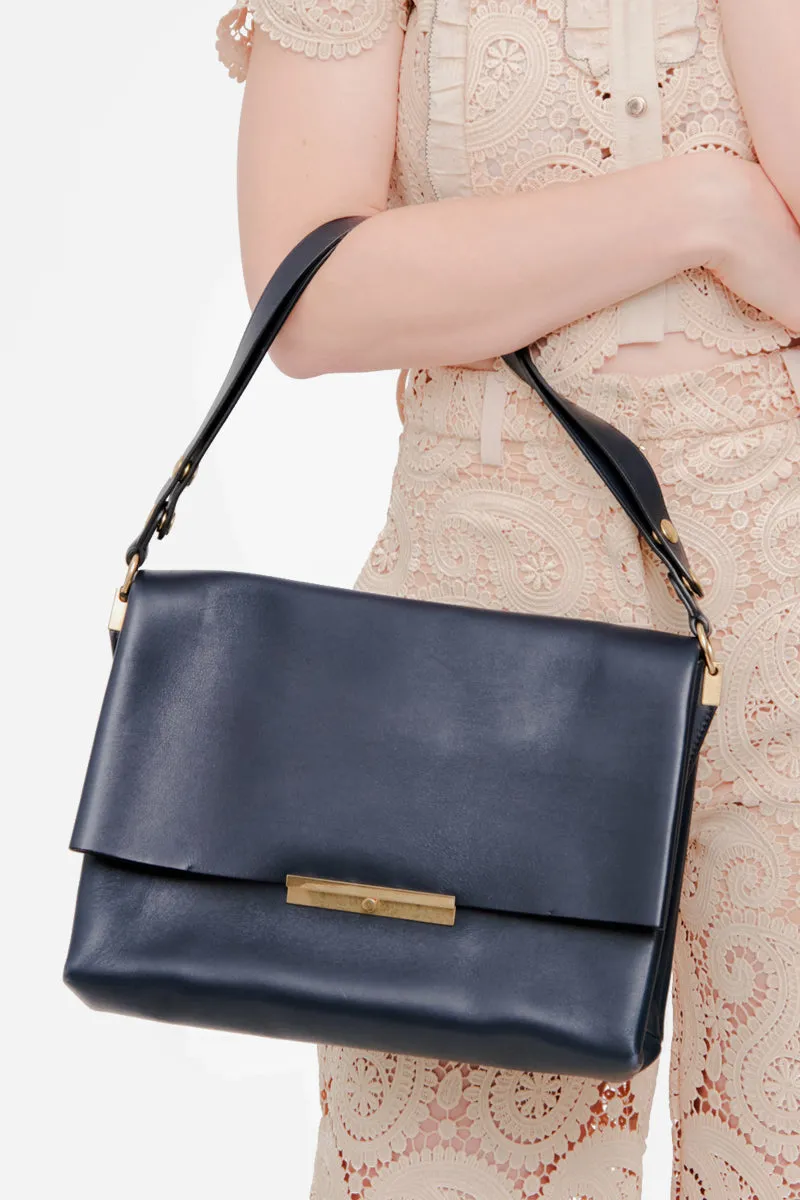 NAVY BLADE BAG