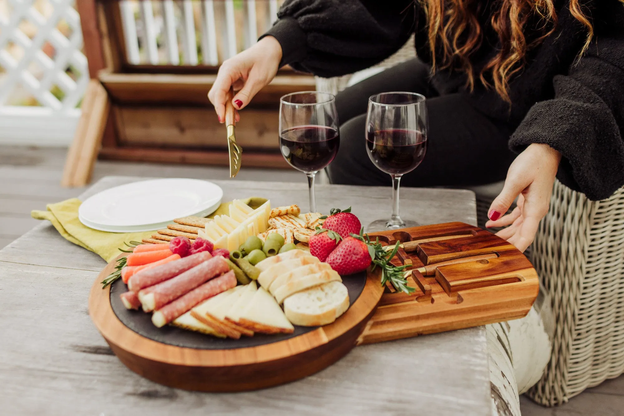 New York Islanders - Insignia Acacia and Slate Serving Board with Cheese Tools