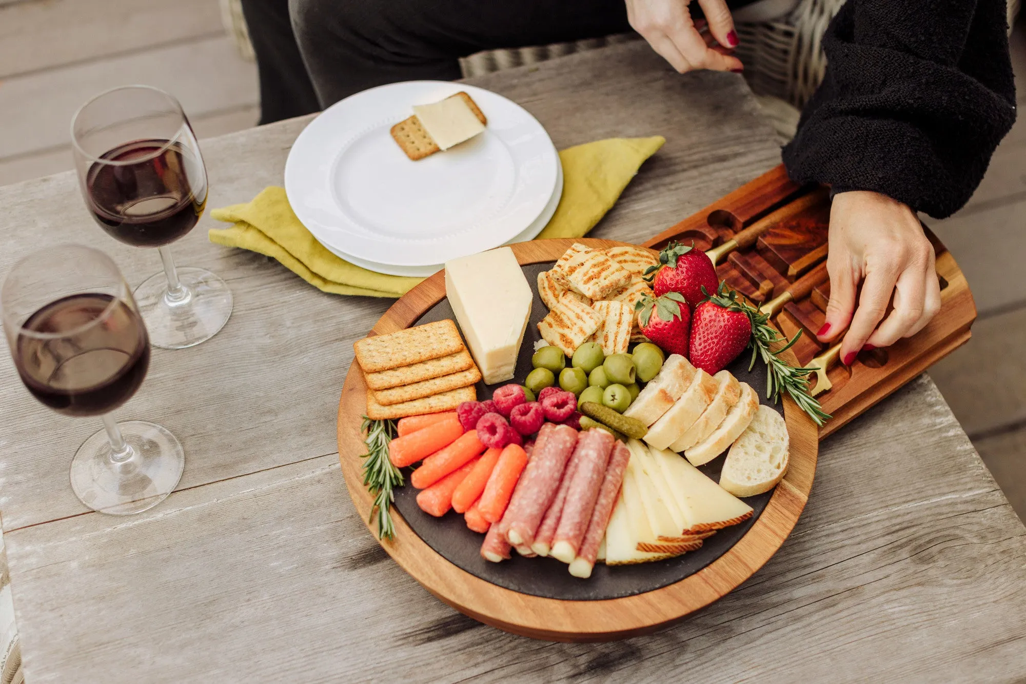 New York Islanders - Insignia Acacia and Slate Serving Board with Cheese Tools