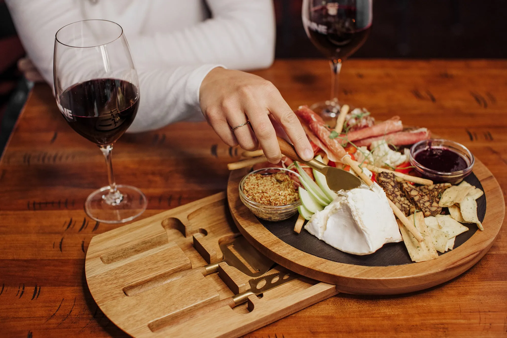 New York Islanders - Insignia Acacia and Slate Serving Board with Cheese Tools