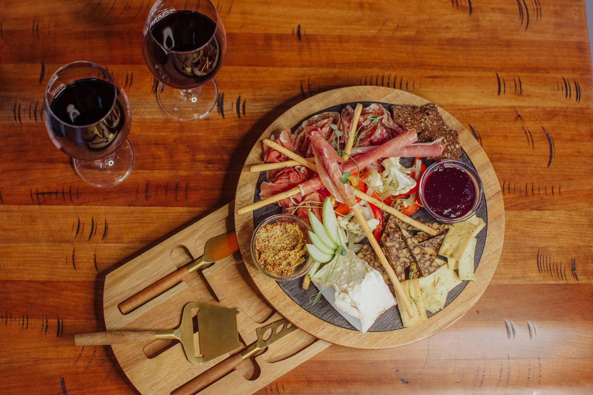 New York Islanders - Insignia Acacia and Slate Serving Board with Cheese Tools