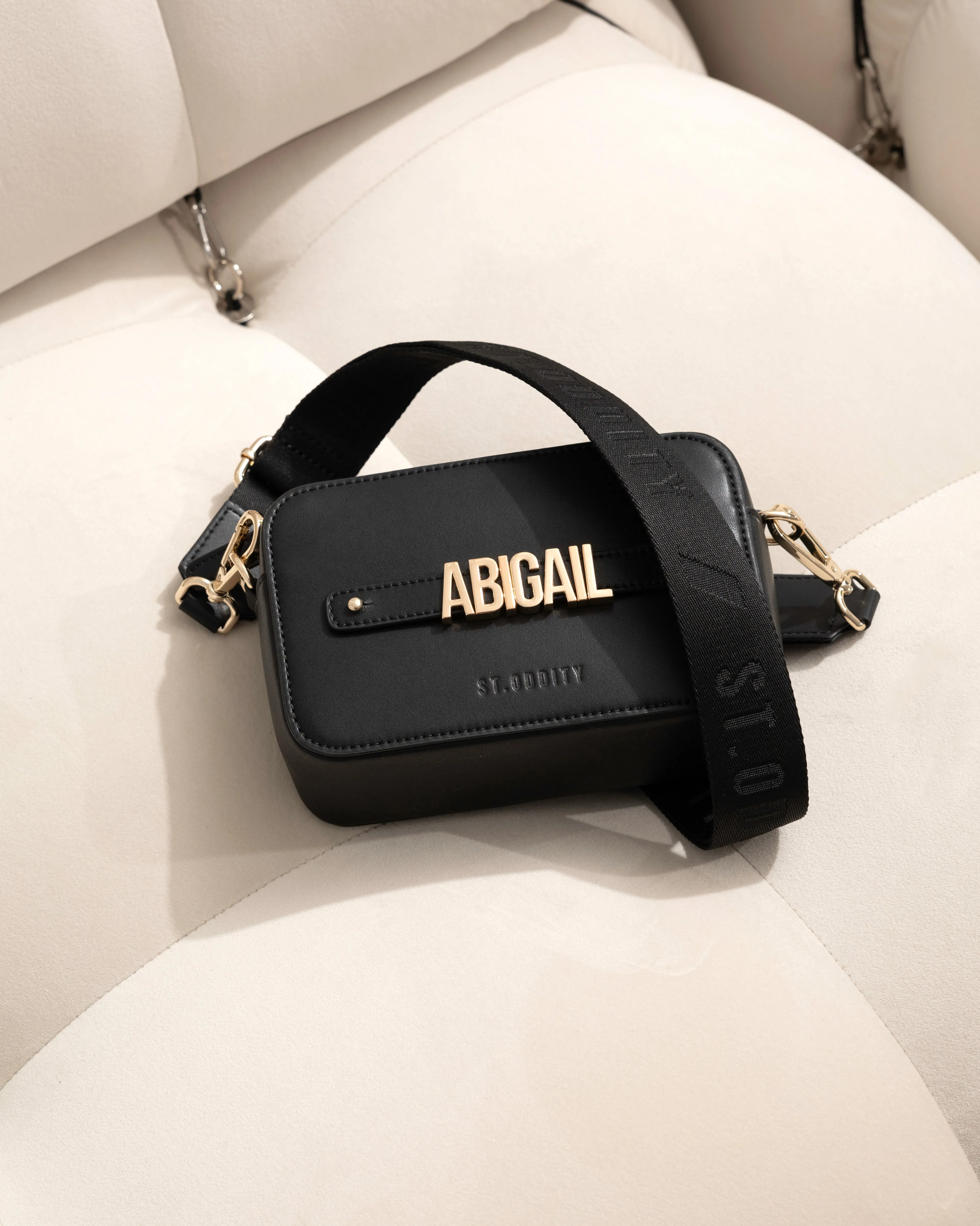 Pre-order (Mid-February): Zip Crossbody Bag in Black/Gold with Personalised Hardware