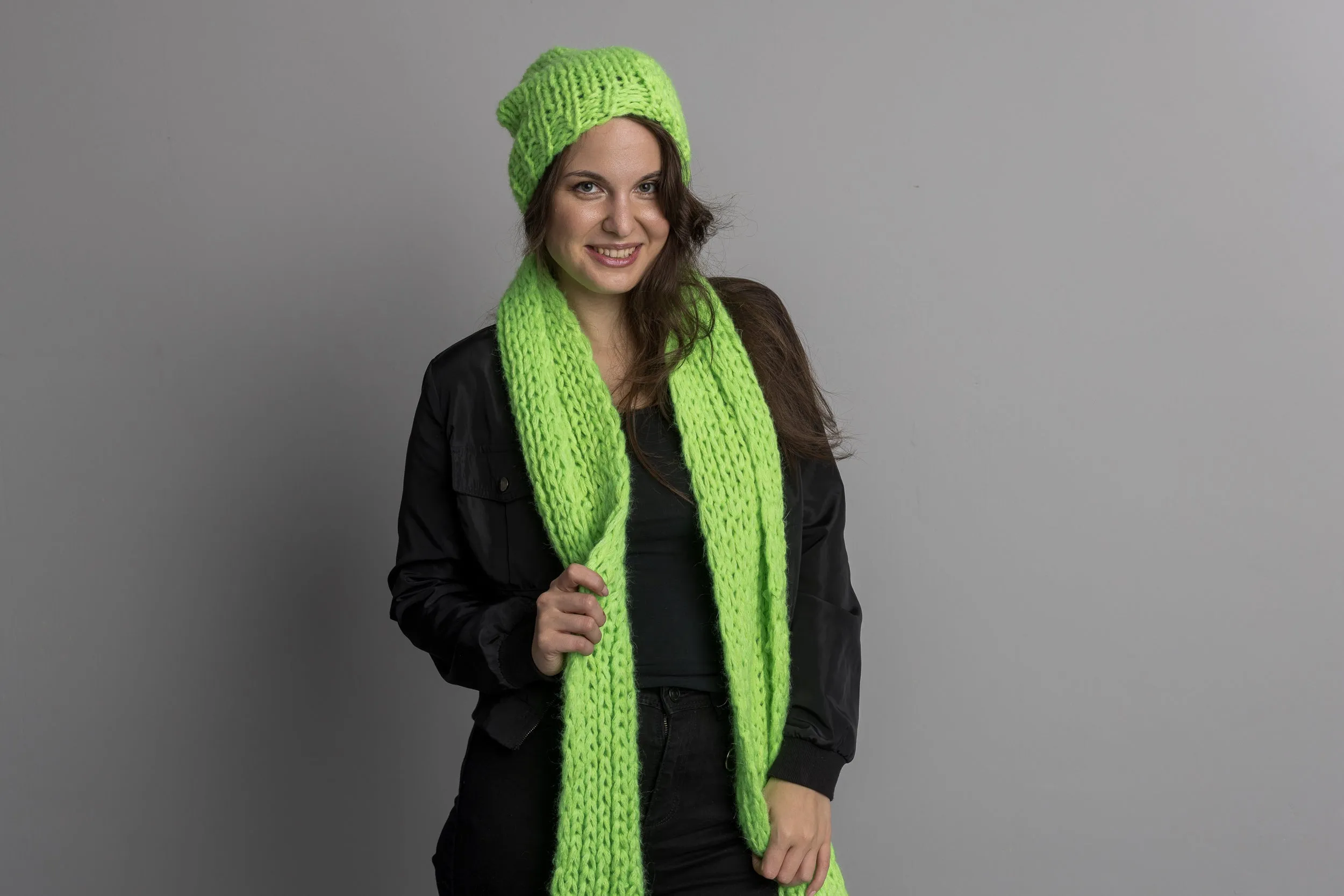 Strickschal in Neon - Farben mit Mütze handgestrickt für Herbst und Winter