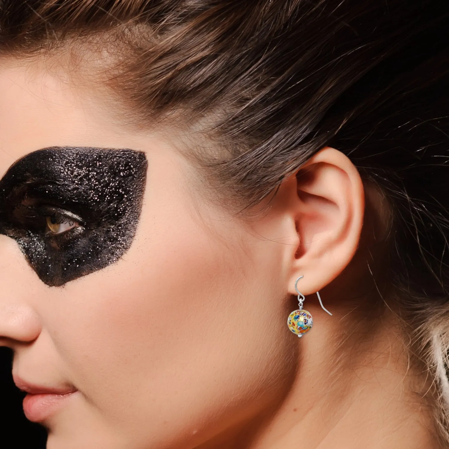 The Kiss Gold Round Earrings