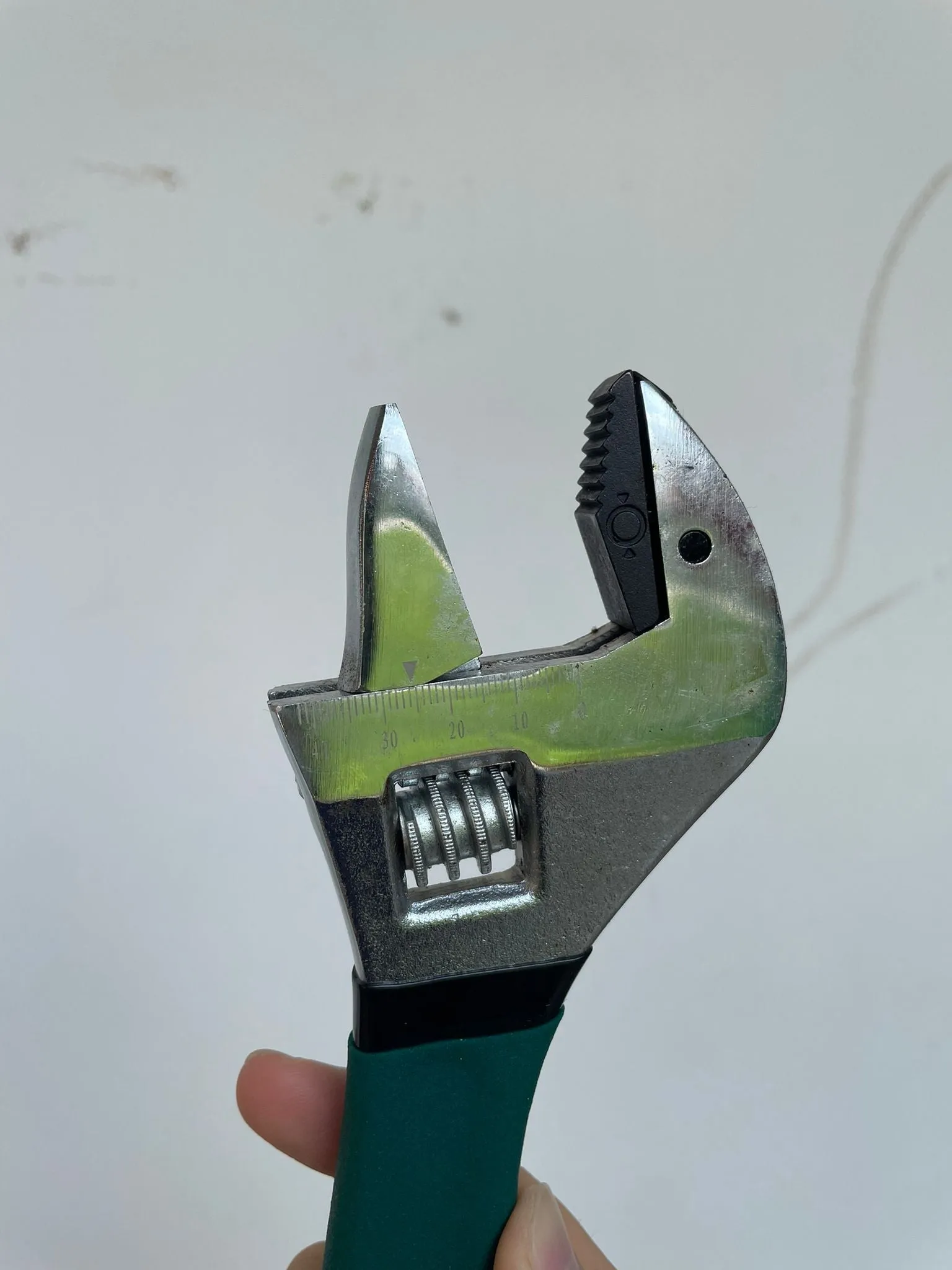 V Adjustable Wrench 12" With Gear | Model: ADJ-V12