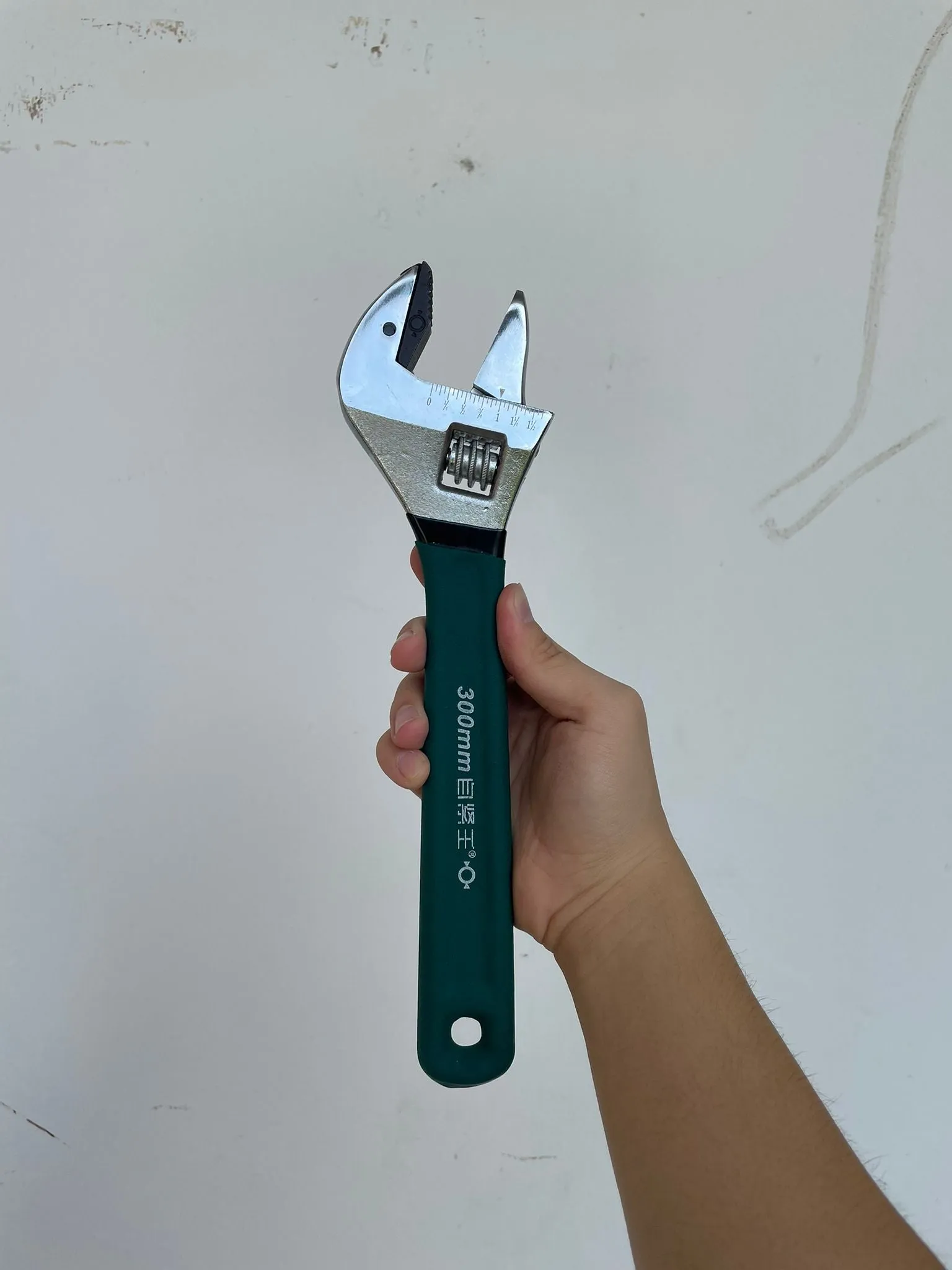 V Adjustable Wrench 12" With Gear | Model: ADJ-V12